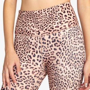 NWT: VA ESSENTIAL WORKOUT LEGGINGS Sz: S/8